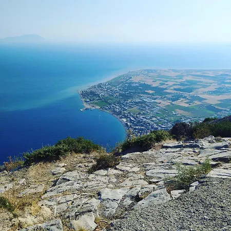 Cheerful 3 Bedroom Hébergement de vacances *