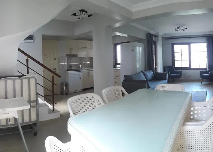 Cheerful 3 Bedroom Сasa de vacaciones Milas